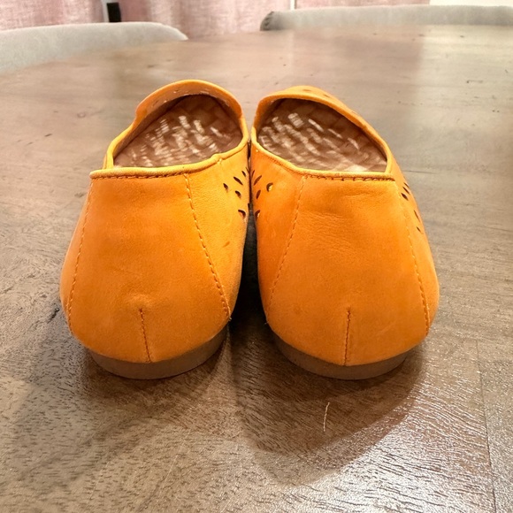 New BORN Leather Cutout Flats Size 8.5  (40) Padded Insole NWOT Orange Brown - Picture 7 of 10